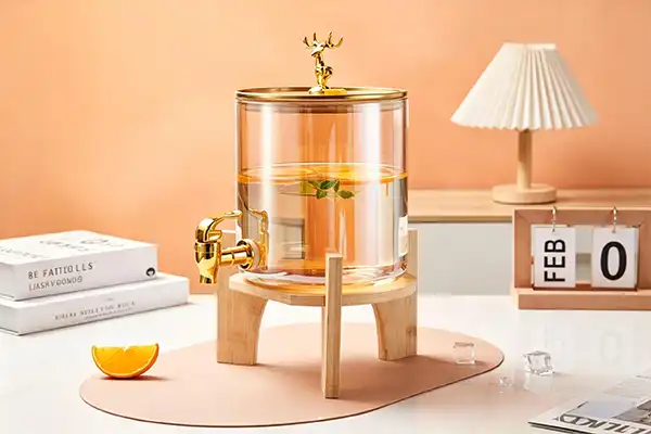 What is the capacity of the glass juice dispenser with a base?