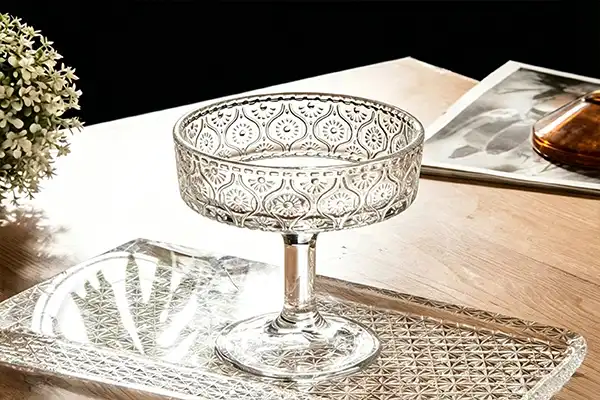 Can glass dessert glasses be used for hot desserts?